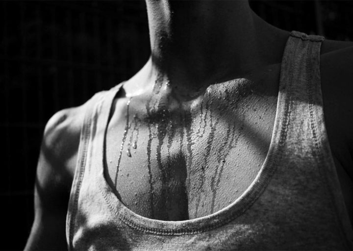 9 способов прекратить потоотделение: Как меньше потеть?