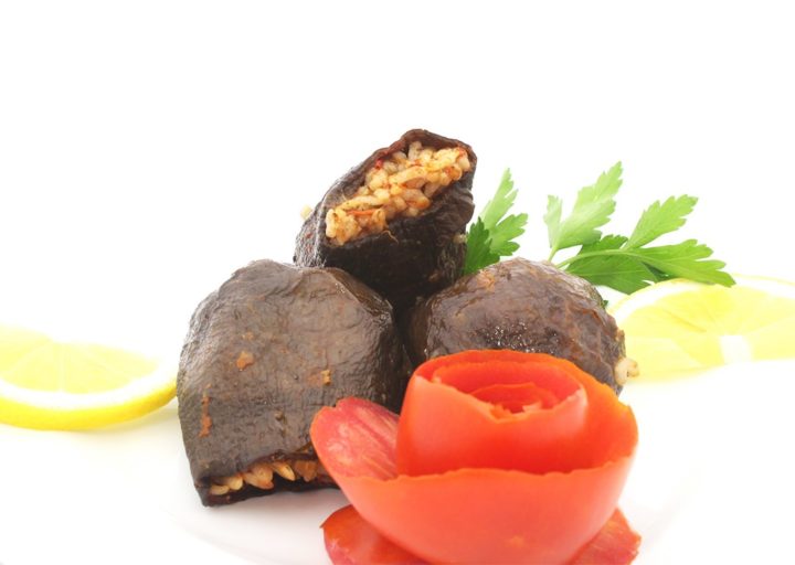 Фаршированные баклажаны с грецкими орехами и сыром